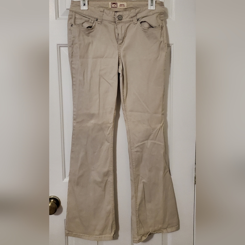 L.e.i hipster flare khakis